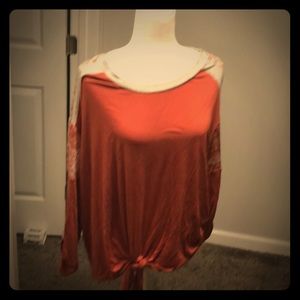 Crew neck quarter sleeve shirt